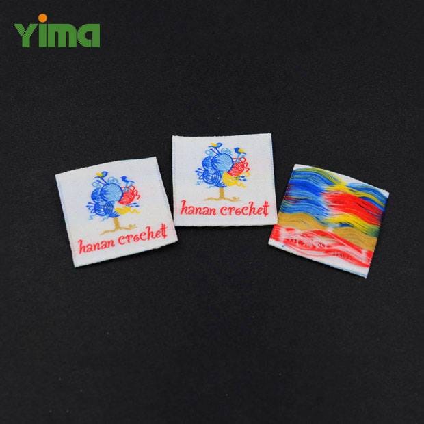 What production issues should be paid attention to in the design of woven labels?