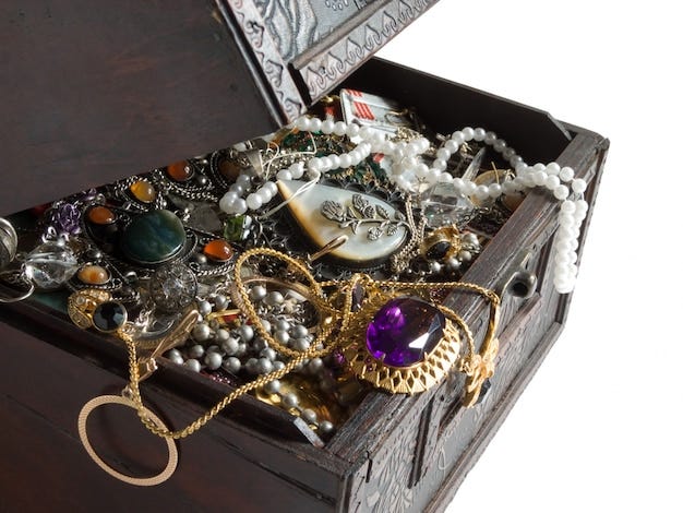 vintage artificial jewellery