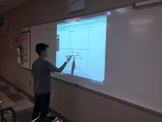 Wie Lehrerin Christina das interaktive Whiteboard-System IS-01 im  Klassenzimmer benutzt | by IPEVO DE | Medium