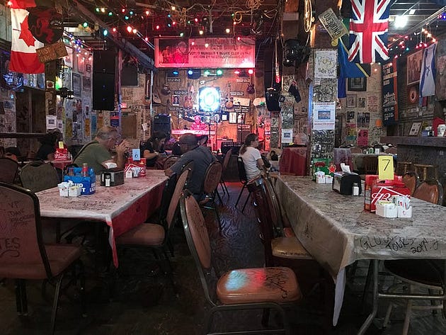 Ground Zero Blues Club | Clarksdale | 2019 | Performer Lala Craig | Wikimedia Commons | Photo: Deisenbe