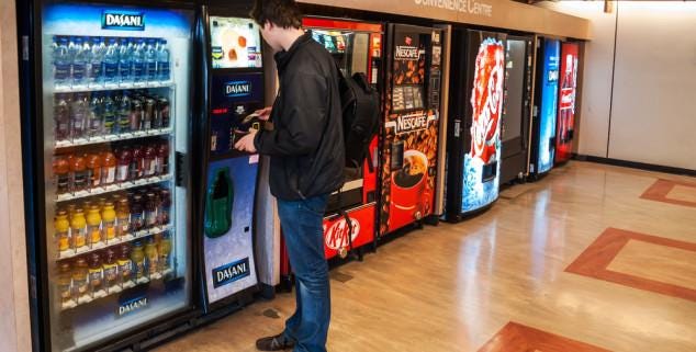 Qué es Vending Machine?. Tal vez, hayas notado que últimamente a… | by  Gabriela Nova | Medium