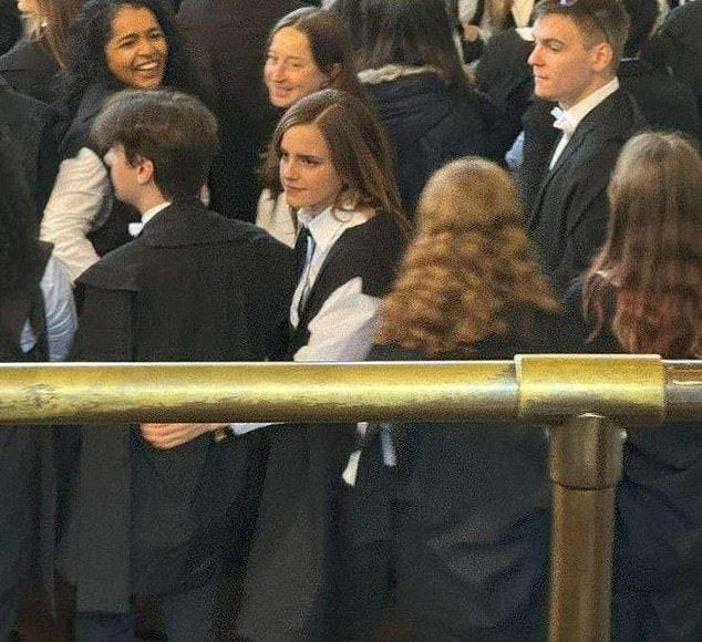Luxury vs. Literary Feud: Emma Watson Navigates Wealth, Fame, and Controversy at Oxford