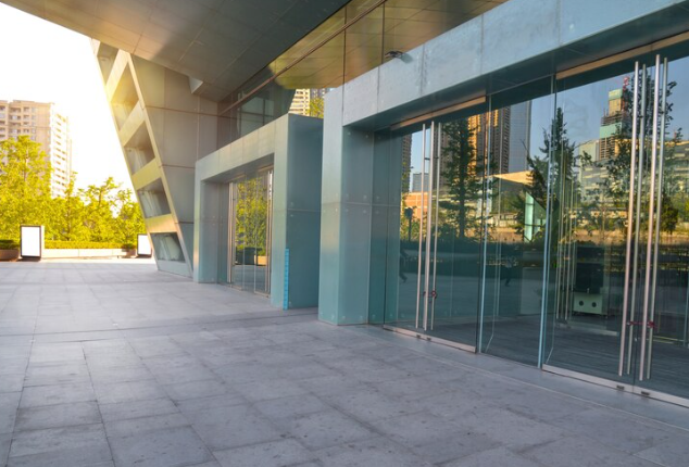 The Impact of Storefront Glass Thickness on Durability and Security