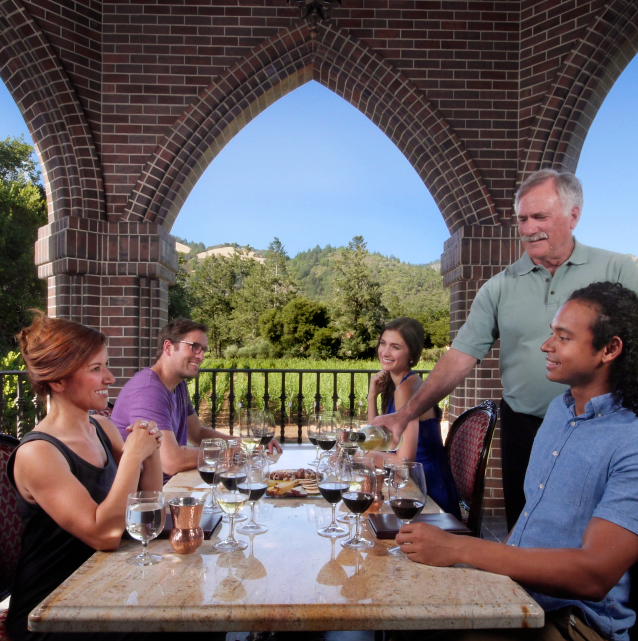 4 Things to Keep in Mind When Visiting a Wine Club by Ledson Winery