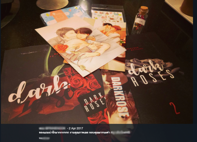 (ซ้าย) รูปเล่มหลังทำเสร็จแล้ว (ขวา) ส่งเล่มให้ลูกค้ากับของแถมเล็กๆน้อย พร้อมรีวิวจากทางบ้าน :D
