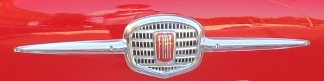Il fregio anteriore della Fiat 500