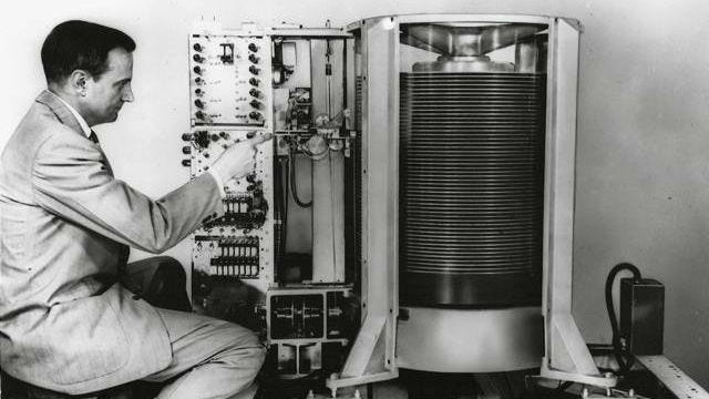 https://nurtureit.in/remembering-the-ibm-305-ramac-the-giant-birth-of-hard-disk-drives/