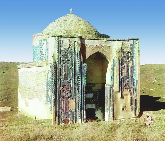 Tomb on the mountain in Shakh-i Zindeh(Shah-i-Zinda). Samarkand