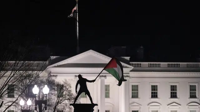Serangan Israel membuat sebagian besar warga Palestina di Jalur Gaza mengungsi dan mematikan operasional hampir separuh rumah sakit, serta menyebabkan kelaparan yang meluas
