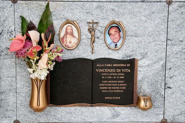 Memorial Plaques for a timeless tribute to your loved ones