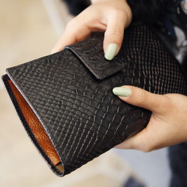 Grasping the Differences Between Clutch and Purse Designs by