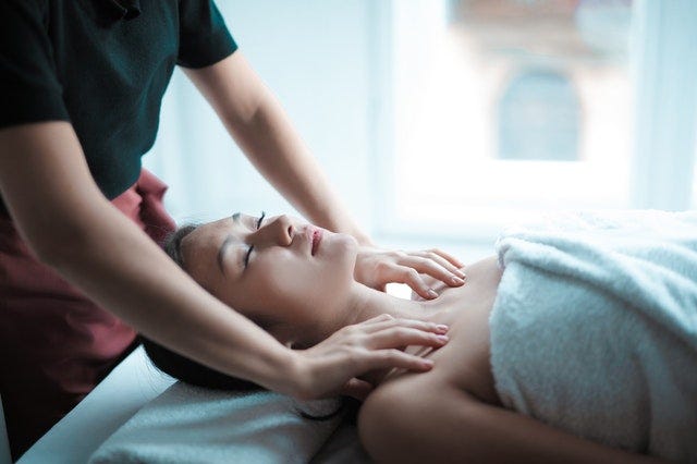Facebook Ads for Massage Therapists: Best Practices & Ideas