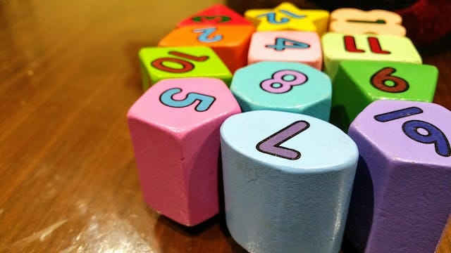 Spielzeug für 2-jährige Mädchen pädagogisch wertvoll