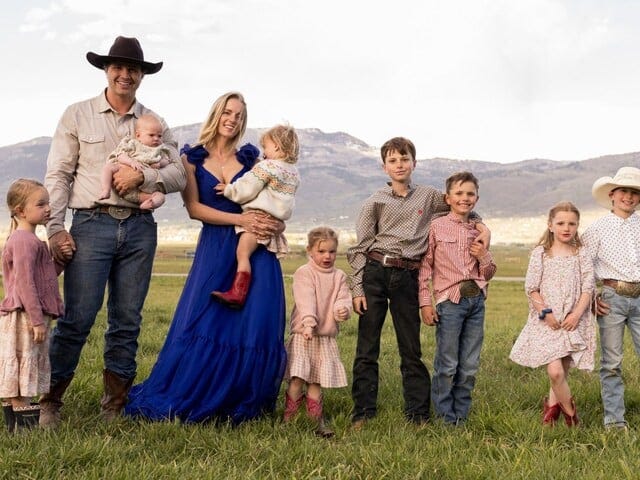 Hannah Neeleman, Taylor Swift, and Feminine Sacrifice | by Sayde Scarlett |  Medium