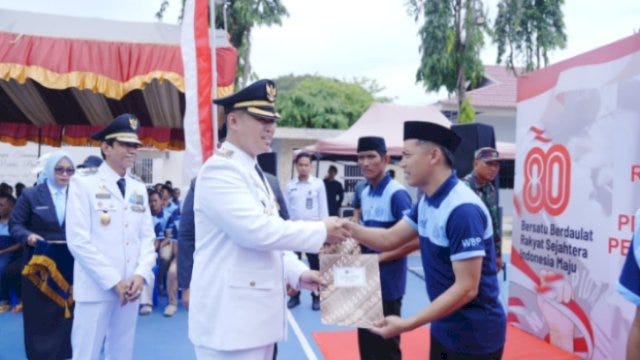 Peringatan HUT RI ke-80, Bupati Pangkep Serahkan Remisi dan Santunan BPJS Ketenagakerjaan