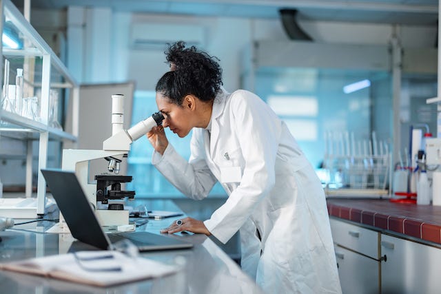 GLP Labs vs. Non-GLP Labs: Key Differences and Benefits for Researchers