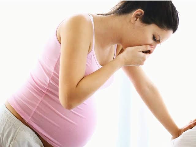 tips-to-overcome-morning-sickness-during-pregnancy-shafiya-medium