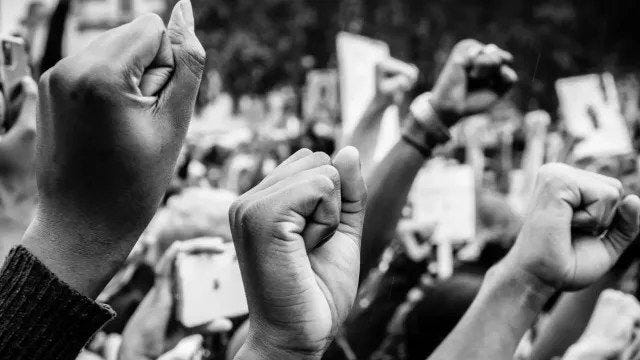 Mengharapkan Keadilan yang Utuh di Negara yang Telah Runtuh