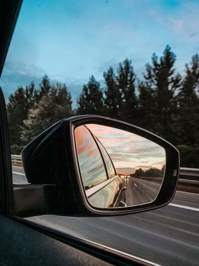 How to Use Mirrors Correctly While Driving 