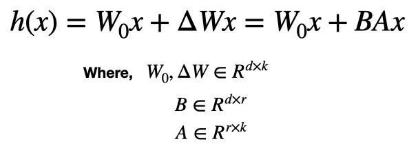 LoRAを使用した微調整のための重み行列の変更方法を示す方程式[6]。著者による画像。