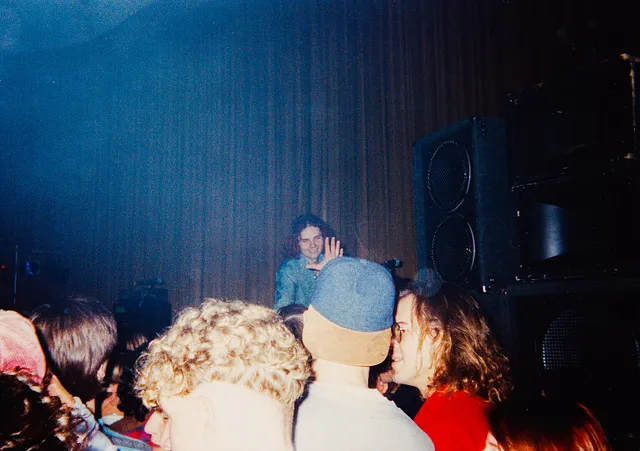 Billy Corgan circa 1991 — Di Barb Vest, CC BY-SA 4.0