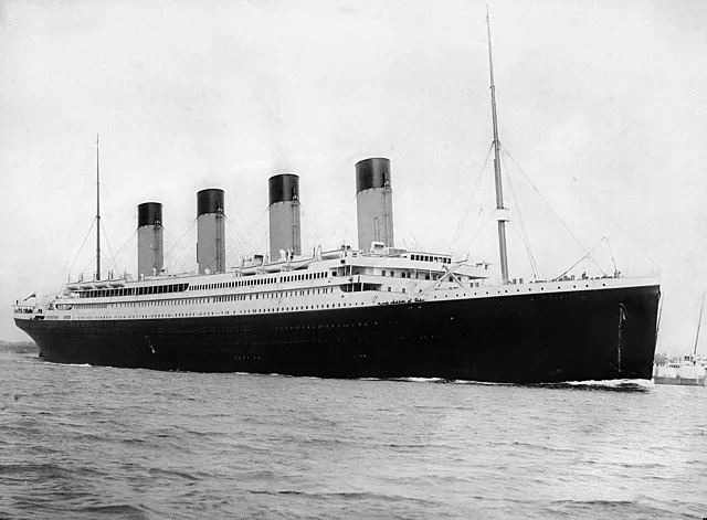 RMS Titanic departing Southampton on April 10, 1912 (Public domain)