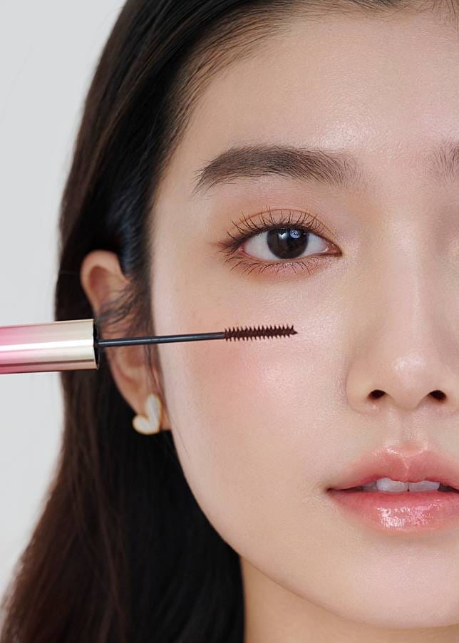 Shining debut make an inventory of the best selling mascara in 2024 to