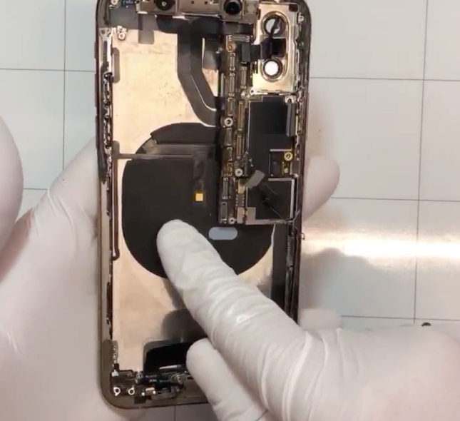 iPhone XS「分解の儀」、あいりぺが販売直後から2時間生配信