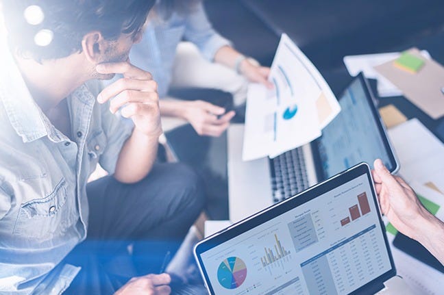Competitive Intelligence: A Definitive Guide With Goals & Examples
