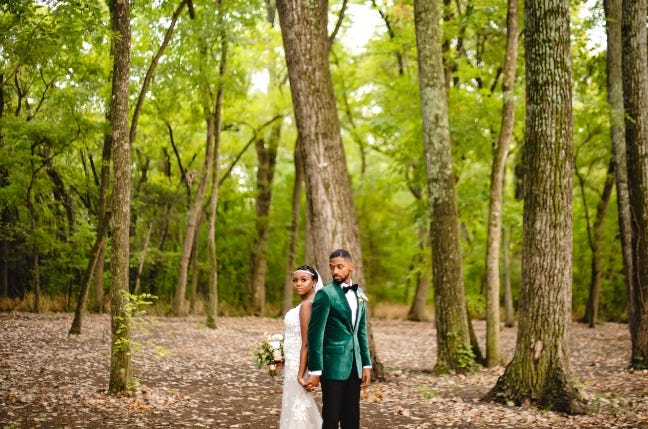 What to look for when choosing a Dallas wedding venues | by Lavishly