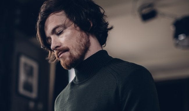 Fergus covers Frank Sinatra’s classic ‘Strangers In The Night’