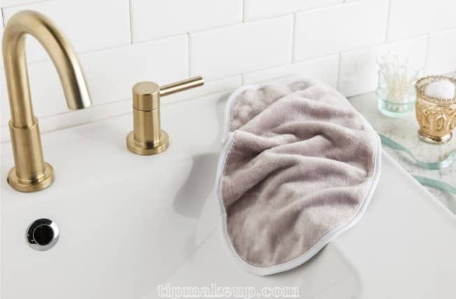 The Hidden Dangers of Makeup Removal Towels for Your Skin — Tip Makeup 