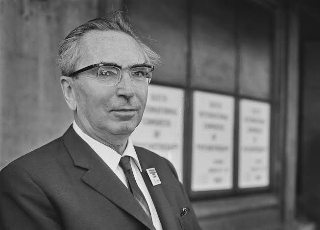 Viktor Frankl y la Búsqueda del Sentido: Cómo Encontrar Propósito en Medio del Dolor
