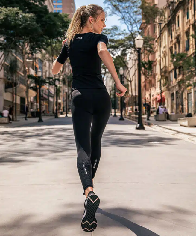 Mid-Sports Science: Accelerate Lower-Body Recovery with WaveWear Y20 Compression Leggings