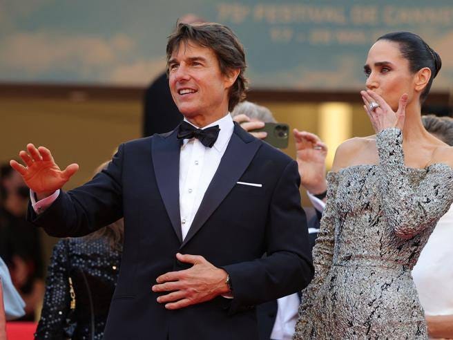 VHow Tall is Tom Cruise: Unveiling the Height of a Hollywood Icon