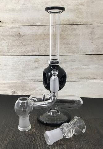 The beginner's guide to weed pipes and bongs - leafie