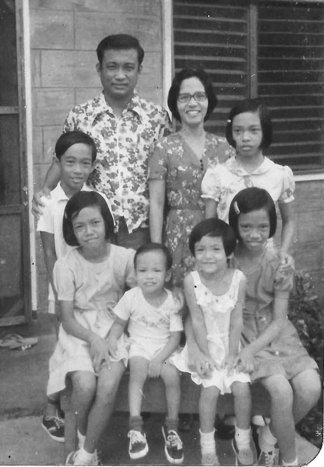 Clockwise: Our parents Ed Sr & Dianita. Ate Edith, Ate Len, Ate Gol, me, Ate Dyn, and Kuya. I am the youngest. Does birth order affect personality?