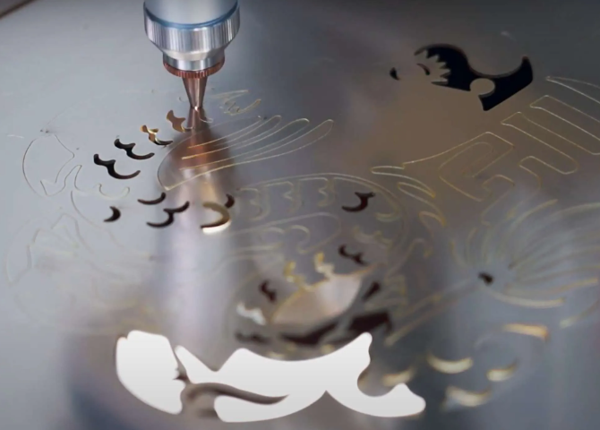 Abnormal movement of cutting head in CO2 cutting and engraving control system