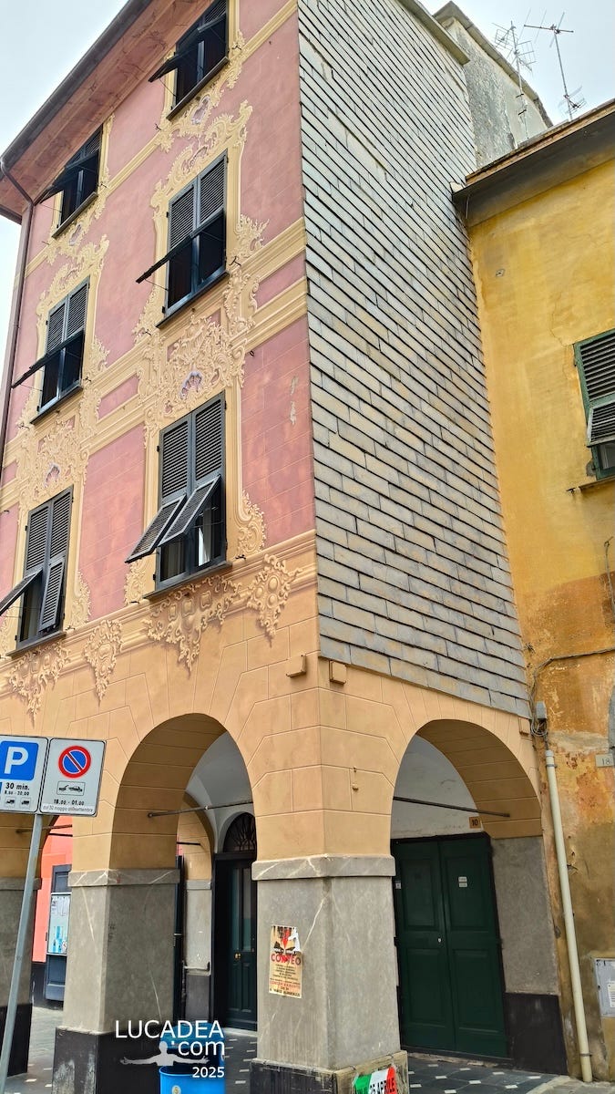 Un palazzo di Lavagna vestito d’ardesia