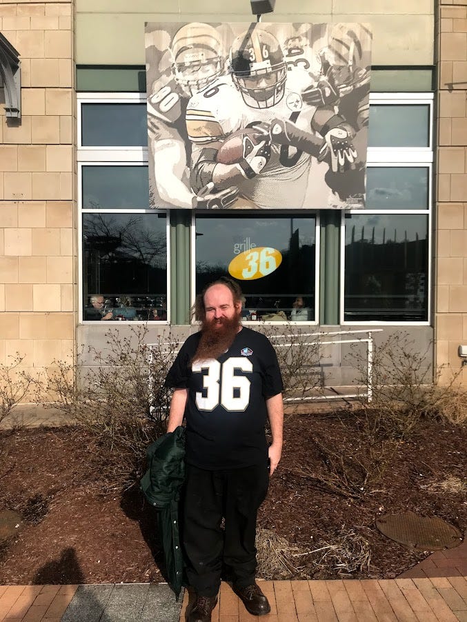 A Facebook friend posted this bathroom pic of Jerome Bettis' restaurant in  Pittsburg. I have so many unanswered questions : r/WTF