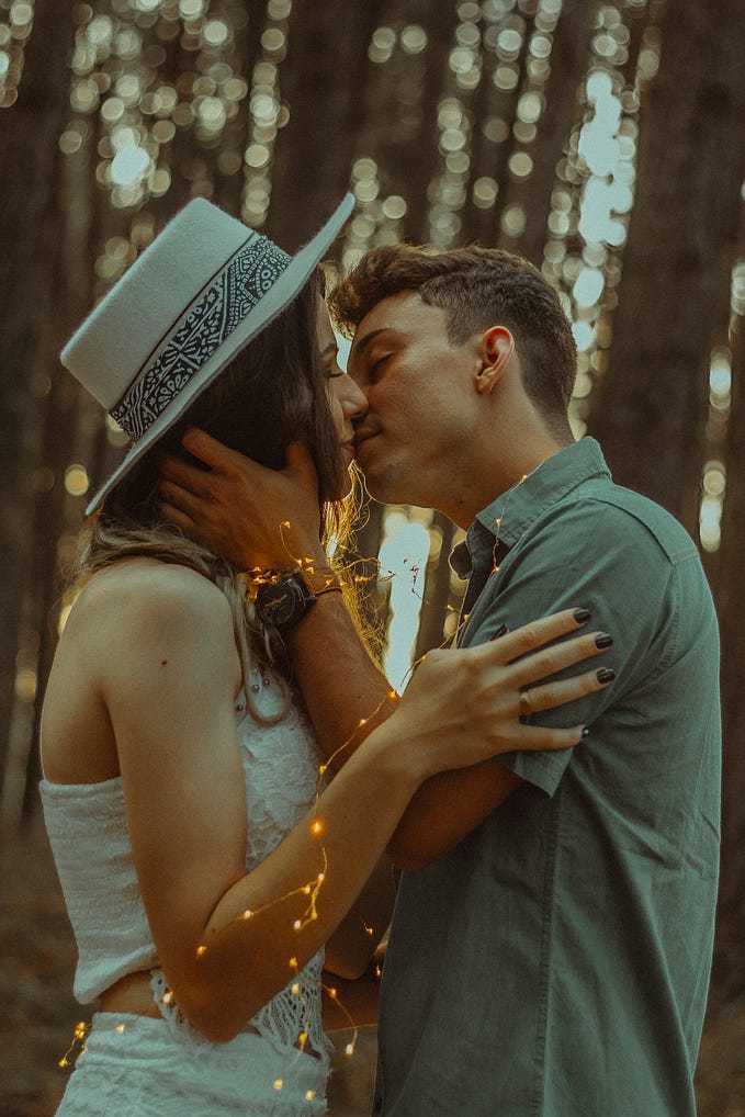 If a Man Can’t Forget You, He Will Express It in These Three Ways, Don’t Doubt It