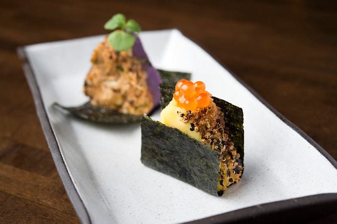Ikura gunkan maki sushi