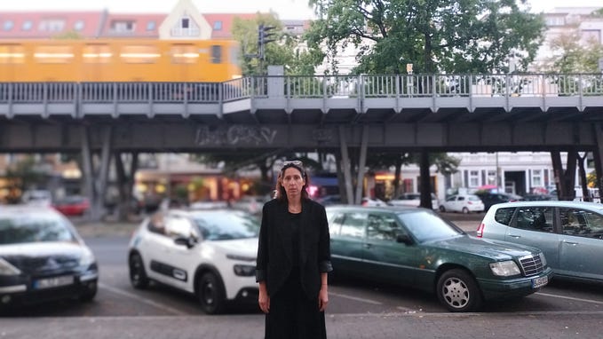 Ustvarja iz najdenih oblačil