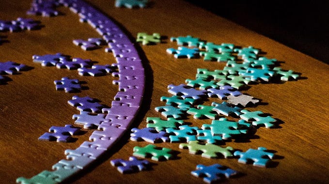 Web components are still a raw technology, but if you mix them with other good technologies like SCSS and tailwind, the dev experience is better. Let’s see how to integrate Tailwind with web components the easy way.