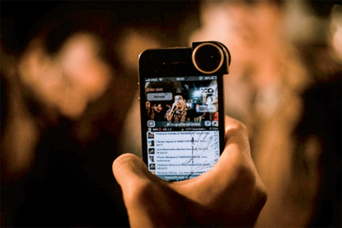 Live Streaming: A confirmation of community and exercise of citizenship.