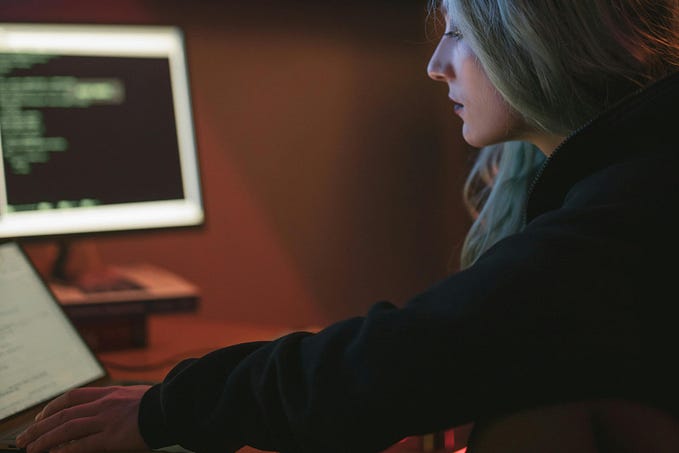 Tailwind CSS vs. CSS Modules: What’s More Efficient in 2025?