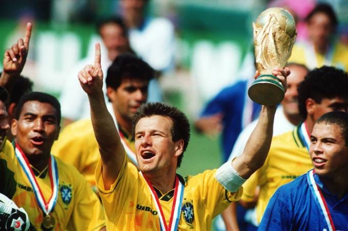 Dunga recorda memórias da copa de 1994 e analisa mudanças no