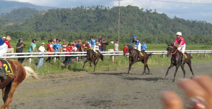 Kuda Milik Bupati Joune Ganda Juara di Kelas Remaja Jarak 1200 Meter