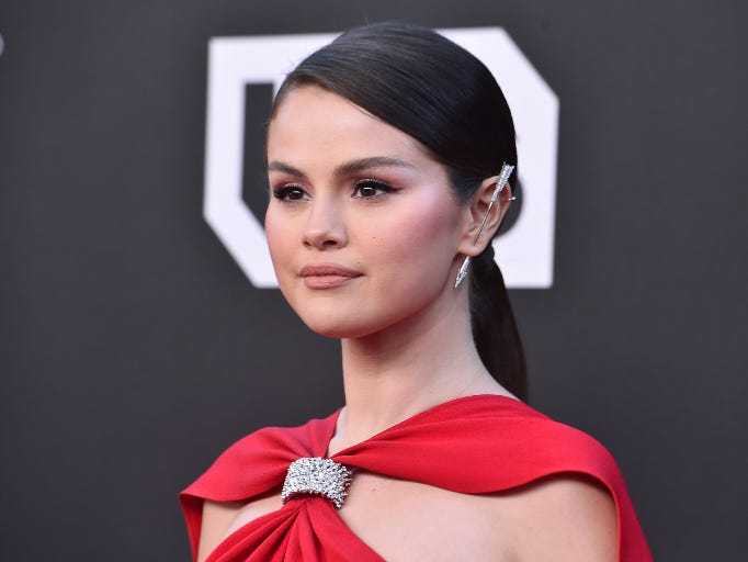 grammys 2022 selena gomez