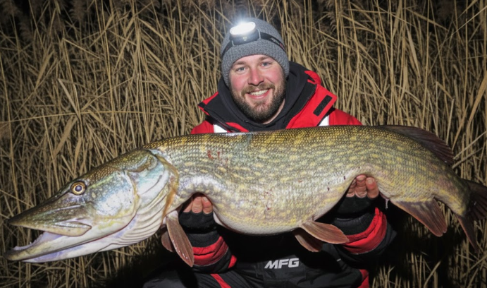 Winter Night Pike Fishing: Why Most Anglers Fail — And When Giants Finally Move